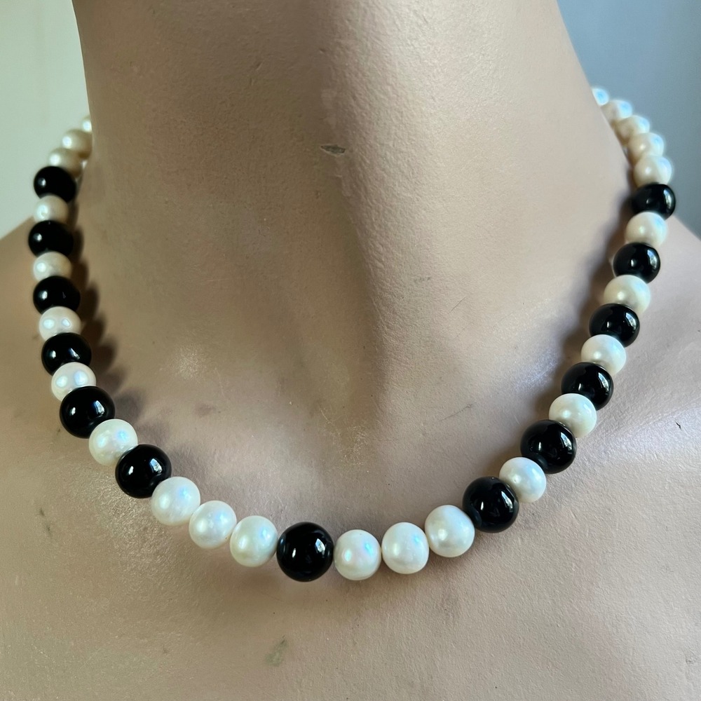 Pearl & Black Bead Necklace 18" White Black EXC